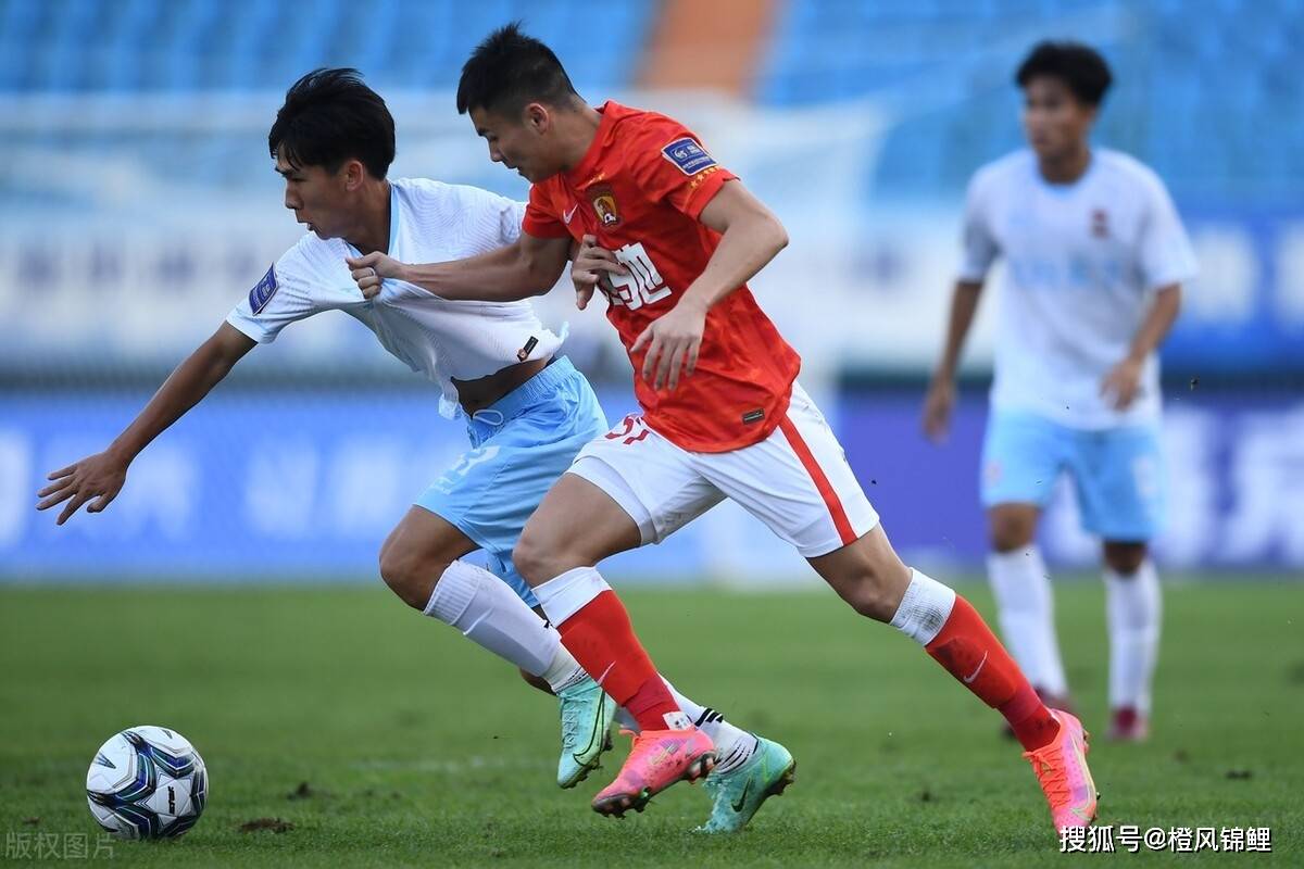 包含姑苏雪豹队鏖战江畔暴熊队，举重热身赛险胜，核心复出即建功。球迷期待下一战的词条