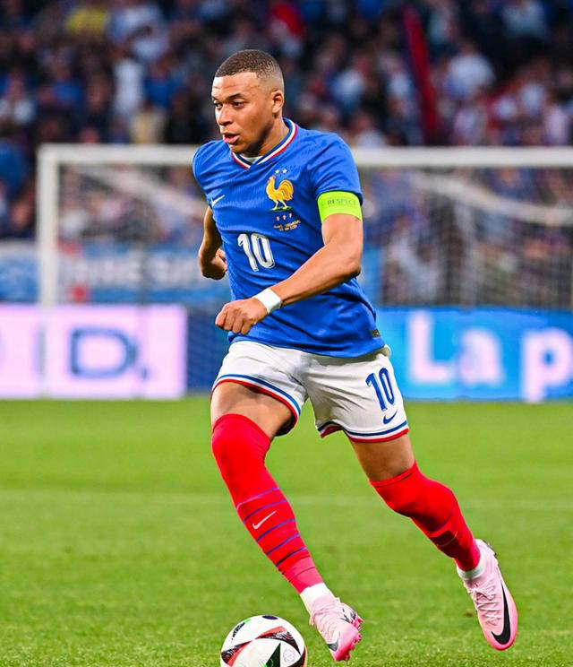 重要助攻首场状态出色,热火观众沸腾!,姆巴佩重返赛场观众掌声雷动(姆巴佩赛场搞笑瞬间) 重要助攻首场状态出色,热火观众沸腾!,姆巴佩重返赛场观众掌声雷动(姆巴佩赛场搞笑瞬间)