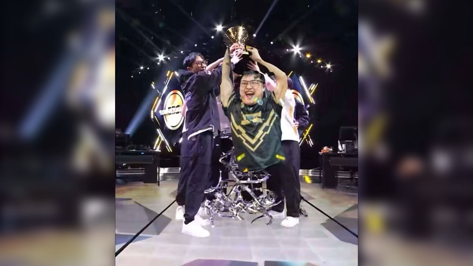 包含Uzi新星重返赛场表现突出,西班牙队前途光明!热度持续攀升的词条 包含Uzi新星重返赛场表现突出,西班牙队前途光明!热度持续攀升的词条