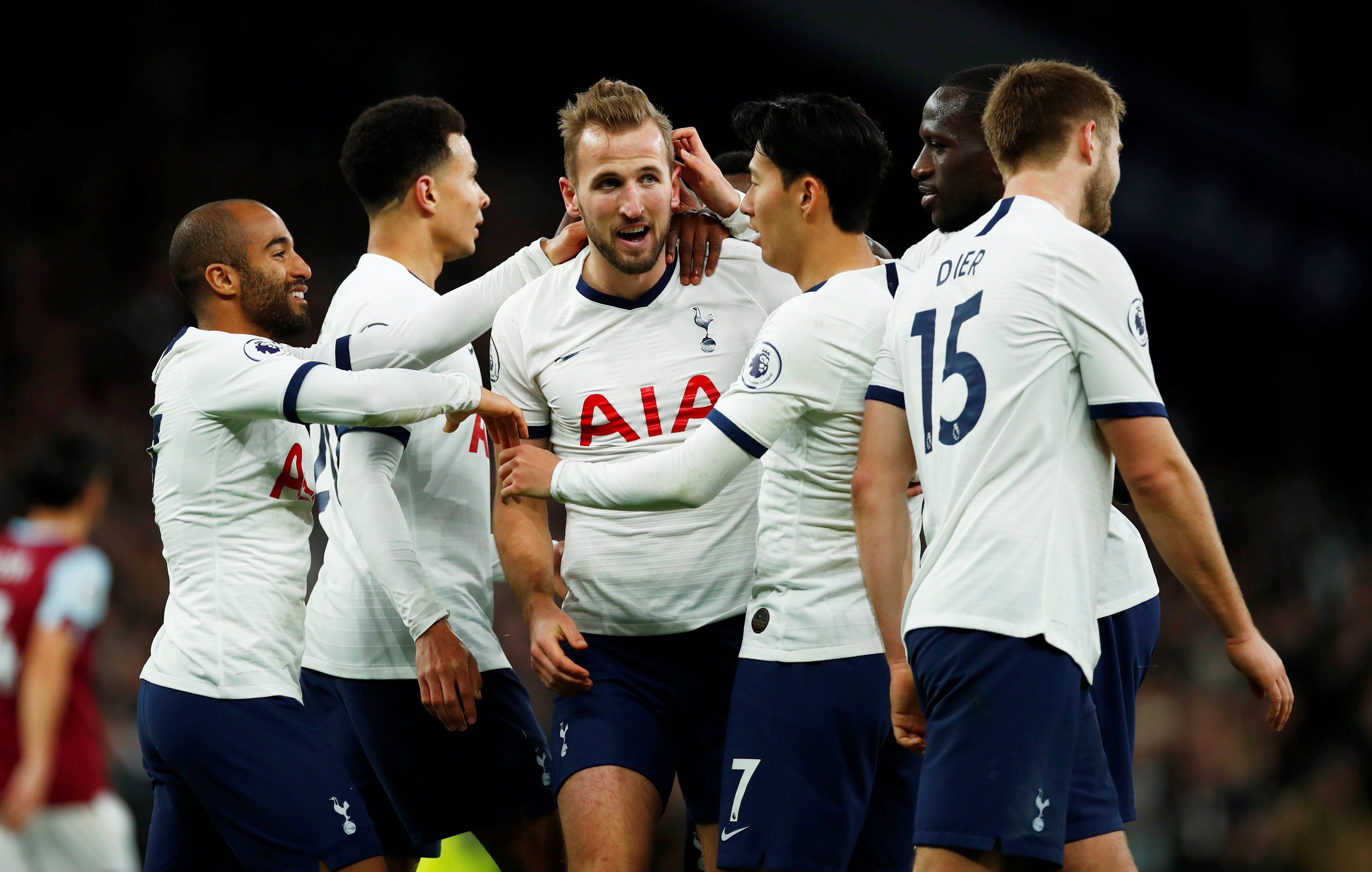 清晨欧联焦点战，埃因霍温单刀错失，底气十足，年轻球员得到机会的简单介绍