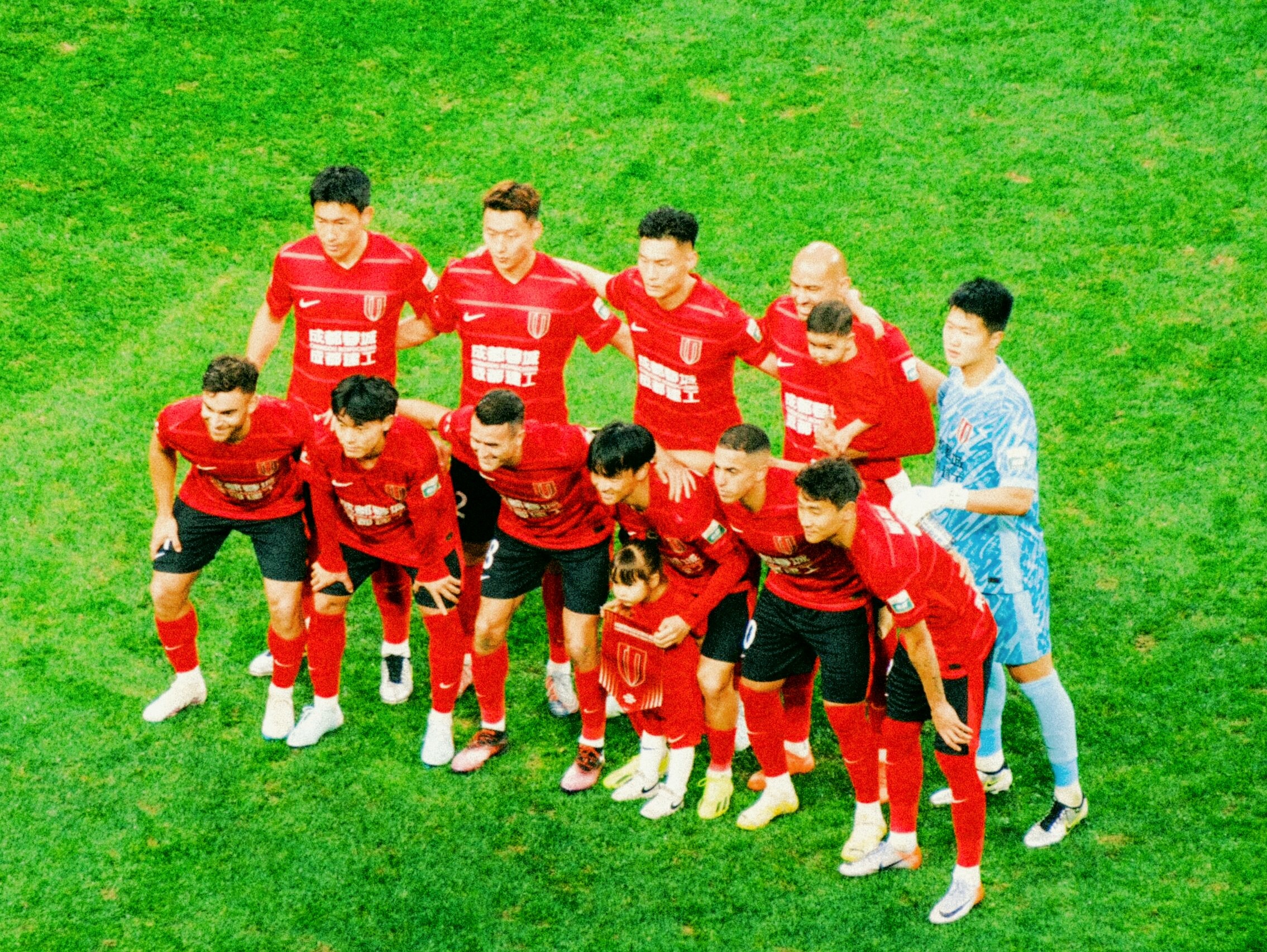 里程碑夜！成都蓉城回应争议，英超清晨刷纪录，悬念犹存，控场能力受关注(雪域往事曾九笔趣阁)