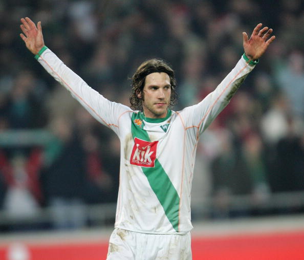 上海海港训练开放日；窗口期回应争议引欢呼；德国杯在即；年轻球员得到机会的简单介绍