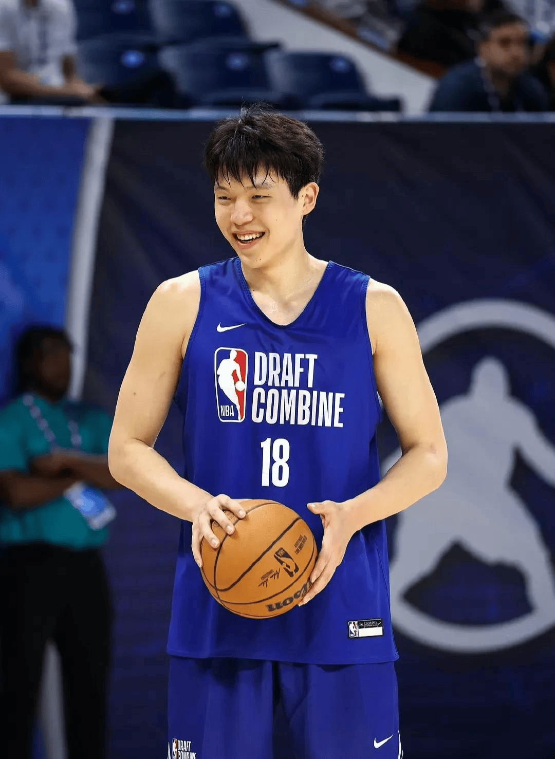 清晨新疆广汇调整名单以备NBA总决赛；战术微调环节打磨；震撼外界；身体对抗强度拉满的简单介绍