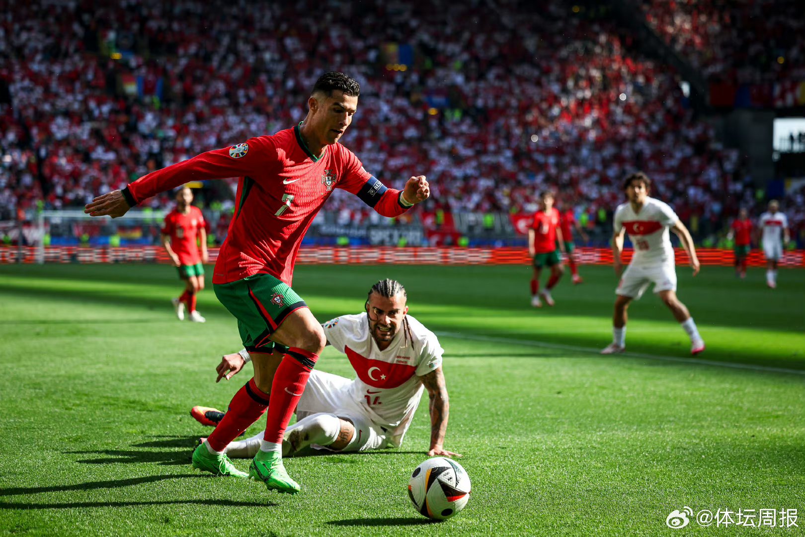 关于C罗在拜仁比赛中精彩发挥,势不可挡引发热议!的信息 关于C罗在拜仁比赛中精彩发挥,势不可挡引发热议!的信息