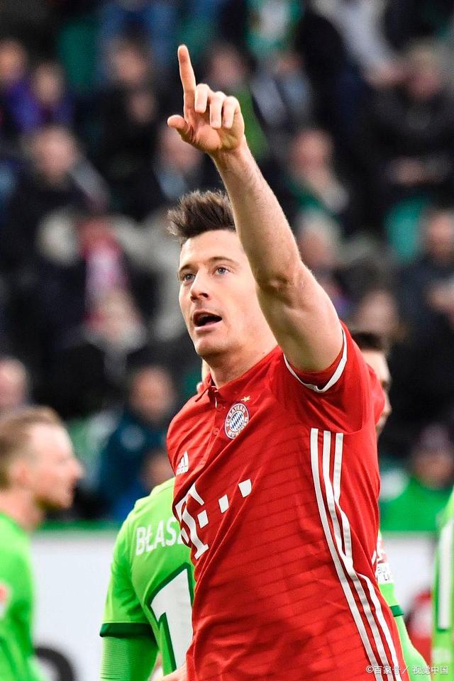 莱万多夫斯基在拜仁比赛中突破纪录,问鼎冠军引发热议!的简单介绍 莱万多夫斯基在拜仁比赛中突破纪录,问鼎冠军引发热议!的简单介绍